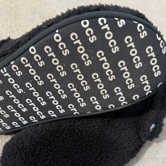 CROCS Black Fuzzy Slippers - Picture 3 of 4